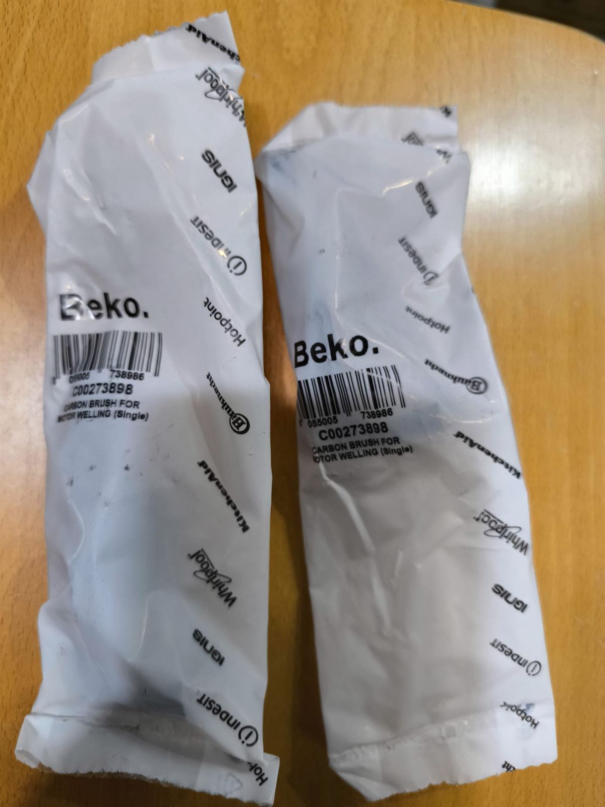 ESCOBILLA MOTOR LAVADORA ARISTON, INDESIT, BEKO, 32X12,5X5MM, TERMINAL 6,3MM, 2 UNIDADES, RECAMBIO ORIGINAL, C00273898 - Imagen 3