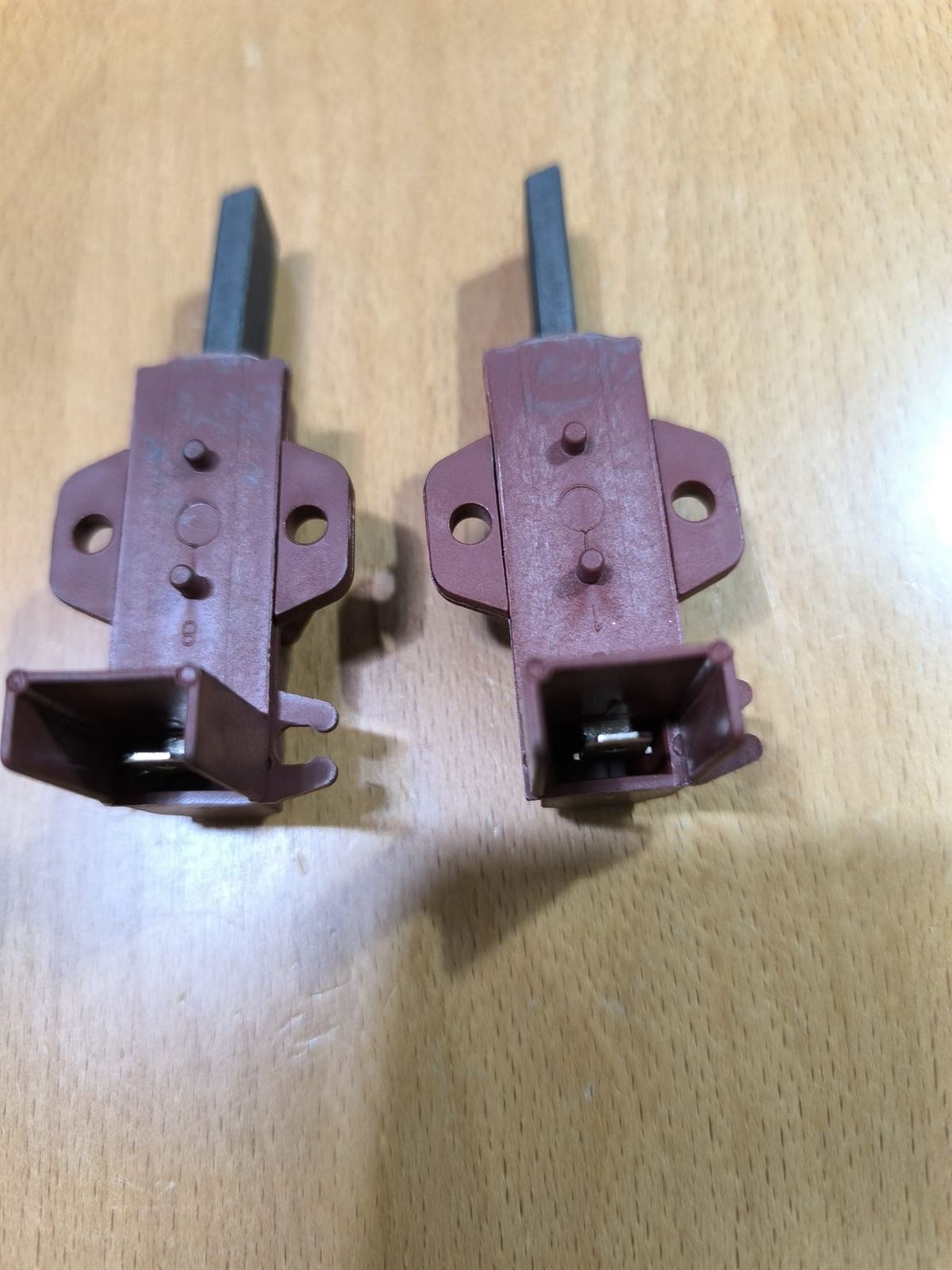 ESCOBILLAS MOTOR LAVADORA, DAEWOO, LG, INDESIT, BEKO, 5X12,5X32MM, TERMINAL 6,3MM, RECAMBIO ORIGINAL, C00196539 - Imagen 1