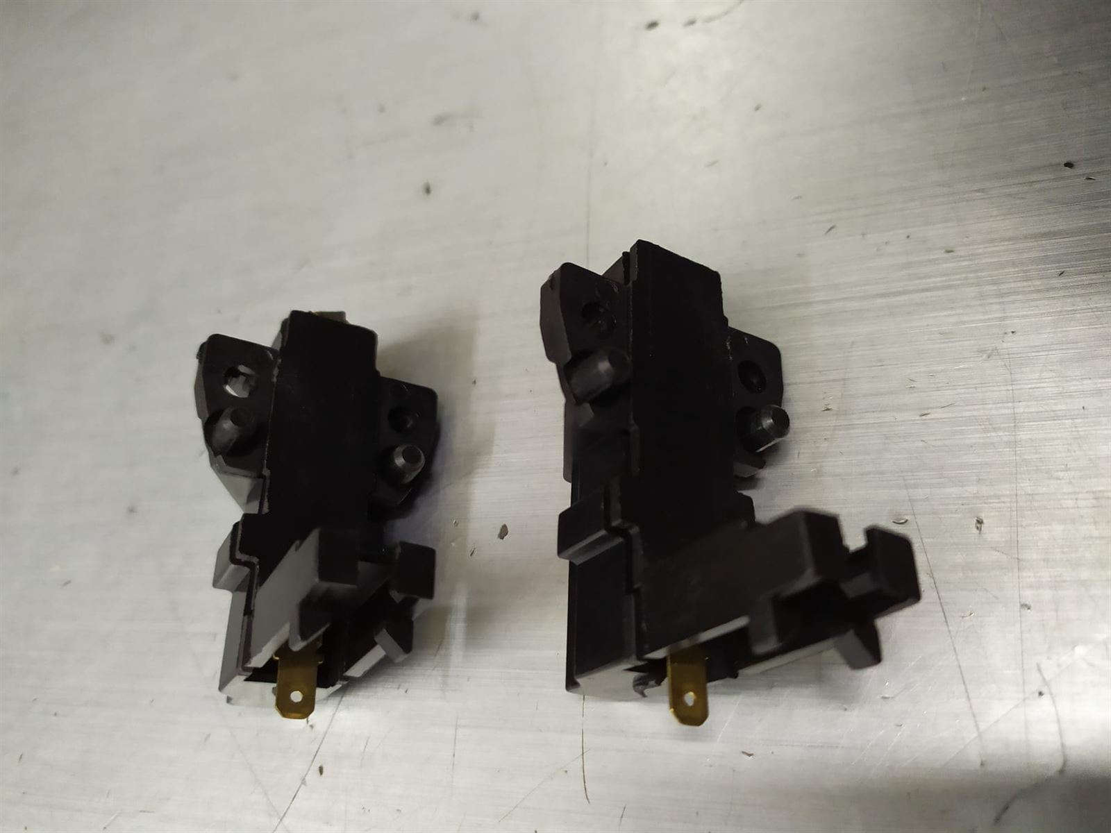 ESCOBILLAS MOTOR LAVADORA WHIRLPOOL, 4,9X13,6X32 MM, TERMINAL 4,8 MM,  KIT DE 2 UNIDADES,  481236248004 - Imagen 3