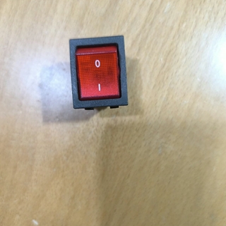 INTERRUPTOR BASCULANTE, MONTAJE 30X22MM, CON LUZ, ROJO, 4 CONTACTOS, 16 A, 2 NO, 250V, FASTON 6,3MM, 301001 - Imagen 1