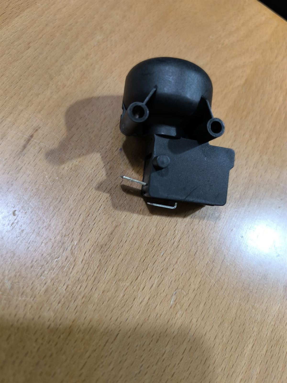 INTERRUPTOR DE BOLA PARA ESTUFAS GAS, 15A, 230V, SEGURIDAD CONTRA VUELCO, 76L4457A - Imagen 1