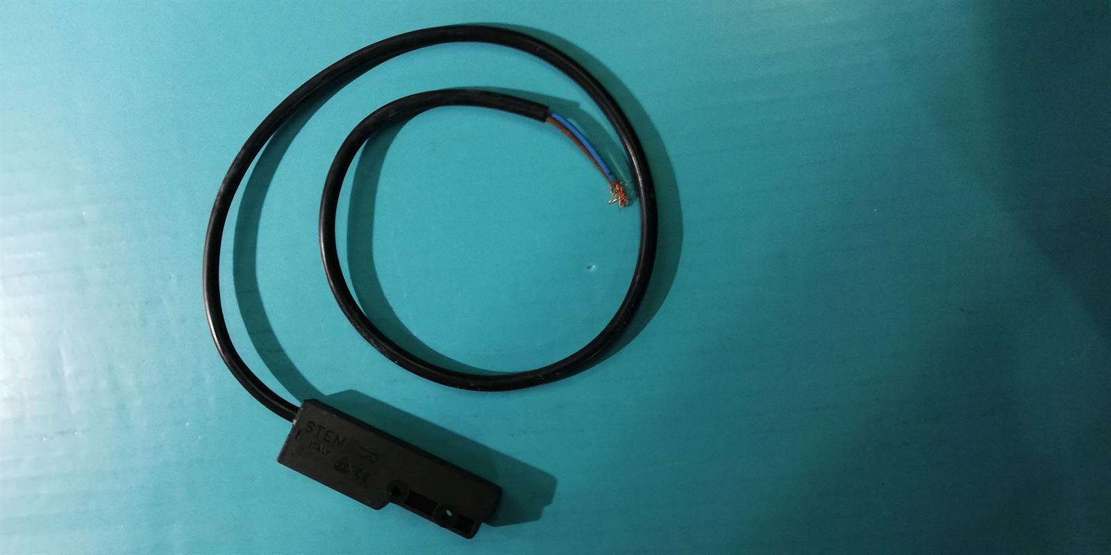 INTERRUPTOR MAGNETICO CON CABLE 500MM, LAVAVAJILLAS, 250 V, 0,04 A, 16/20/65 MM, DISTANCIA AGUJEROS 16 MM,  A0153322 - Imagen 1
