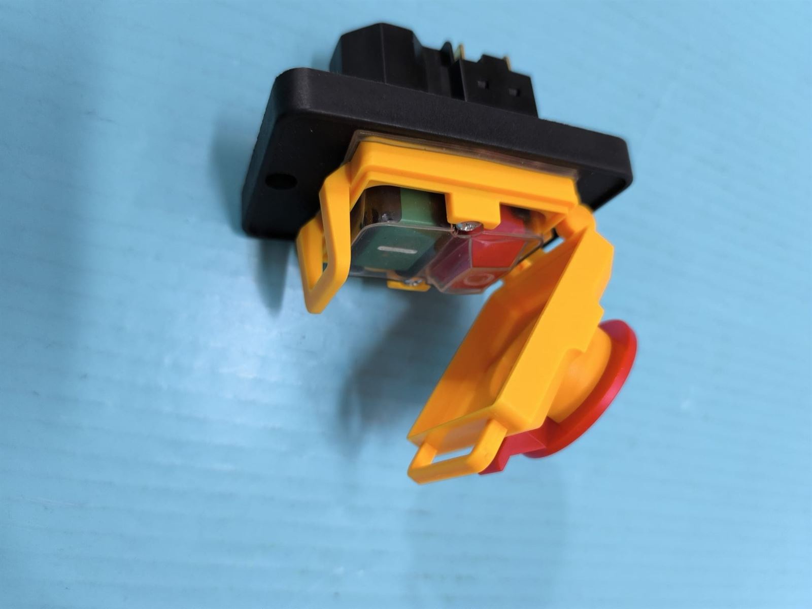 INTERRUPTOR TRIFASICO MARCHA PARO, 6 AMPERES, 400V, KJD18 - Imagen 2