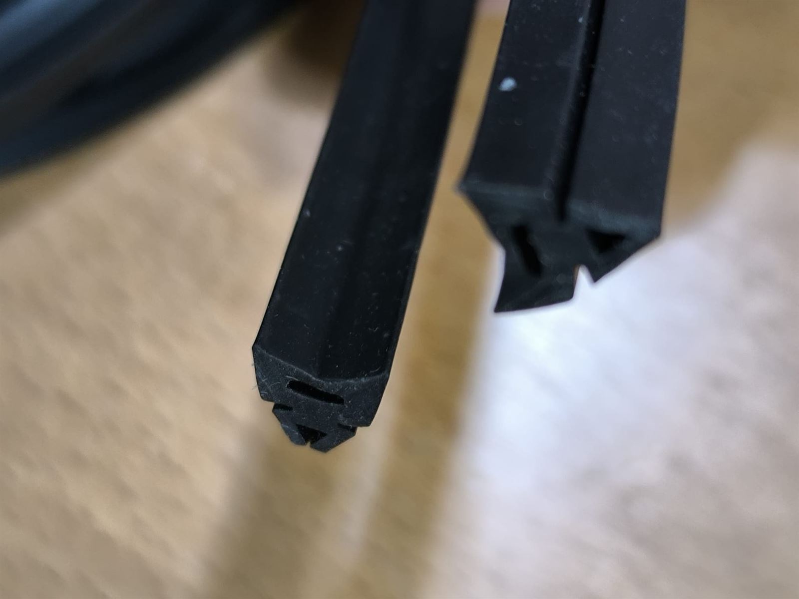 JUNTA PUERTA HORNO ESTANDAR, VALIDA VARIAS MARCAS, HACER A MEDIDA, LARGO 3200MM, ANCHO 11MM, ALTO 8MM,  6 GANCHOS,  A4260000010 - Imagen 2