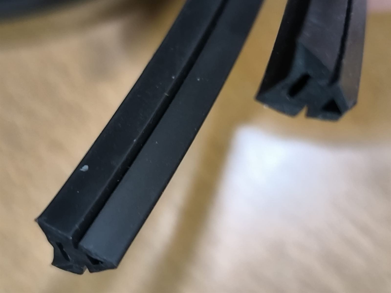 JUNTA PUERTA HORNO ESTANDAR, VALIDA VARIAS MARCAS, HACER A MEDIDA, LARGO 3200MM, ANCHO 11MM, ALTO 8MM,  6 GANCHOS,  A4260000010 - Imagen 3