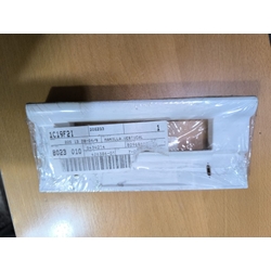 MANILLA PUERTA FRIGORIFICO AEG, ELECTROLUX, ZANUSSI, TIRADOR PUERTA, DISTANCIA TORNILLOS 132MM, RECAMBIO ORIGINAL, 2251328049 - Imagen 1