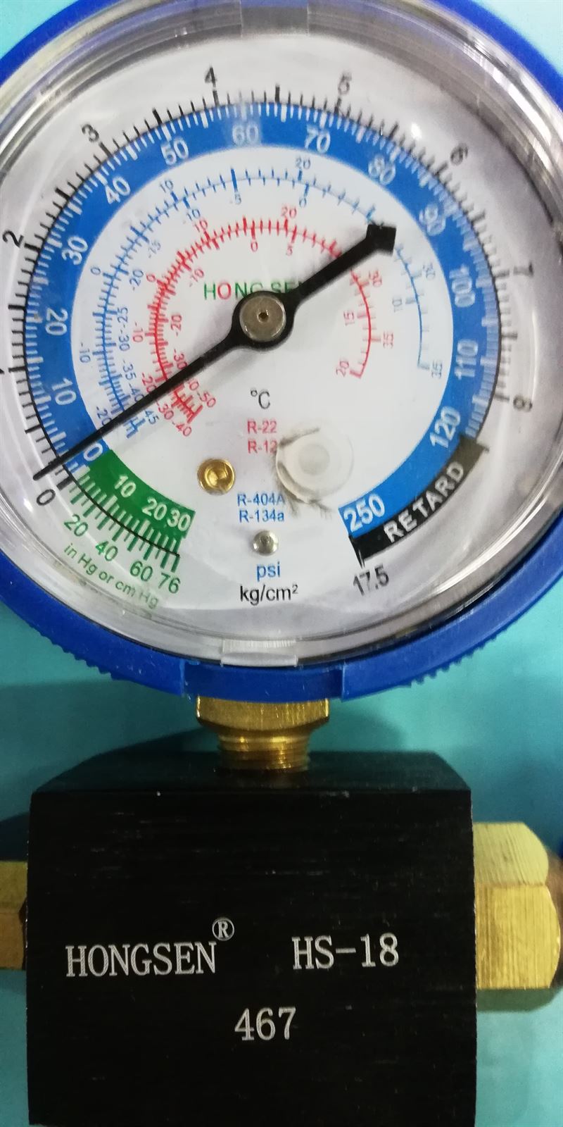 MANOMETRO BAJA PRESION CON LLAVE, GASES REFRIGERANTES, R12, R22, R404. R134, 8 BARES, DIAMETRO 75 MM, 521150 - Imagen 2