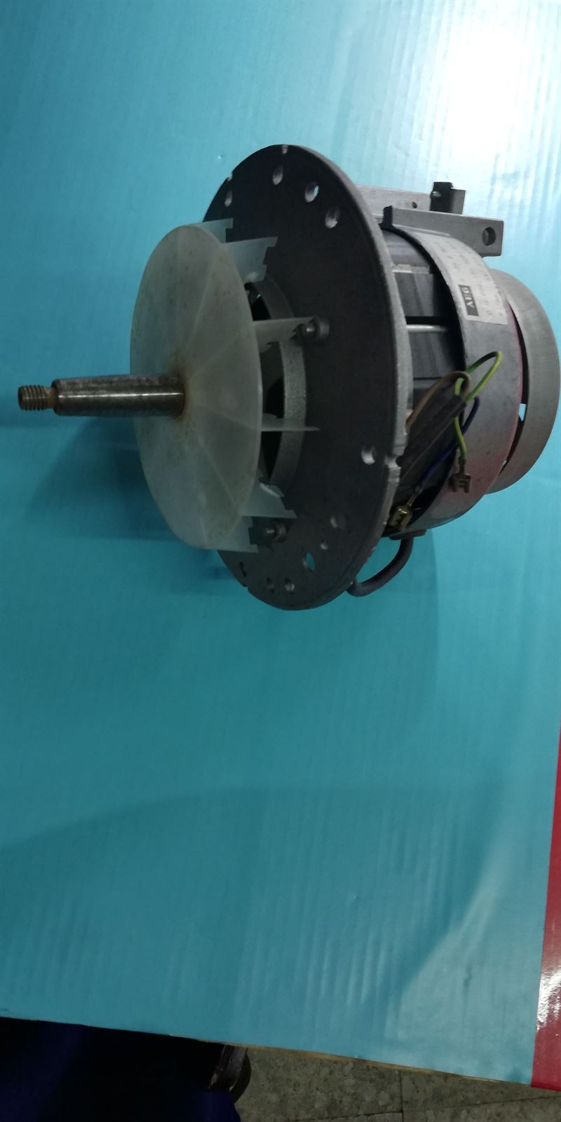 MOTOR CENTRIFUGADORA ROPA AEG, ELECTROLUX, ZANUSSI, 220 V,  647405140 - Imagen 1