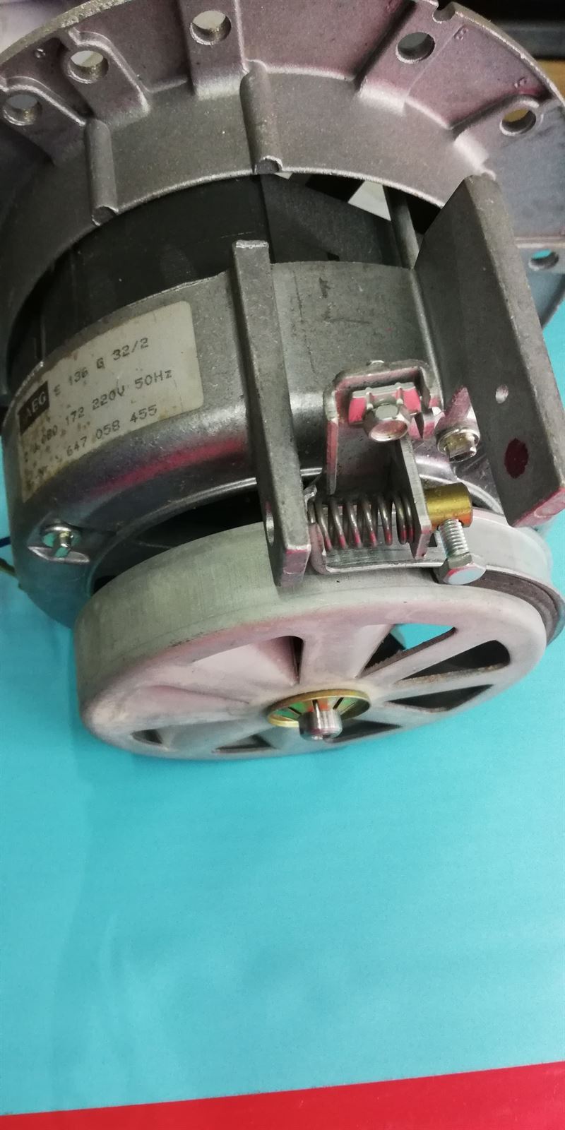 MOTOR CENTRIFUGADORA ROPA AEG, ELECTROLUX, ZANUSSI, 220 V,  647405140 - Imagen 2