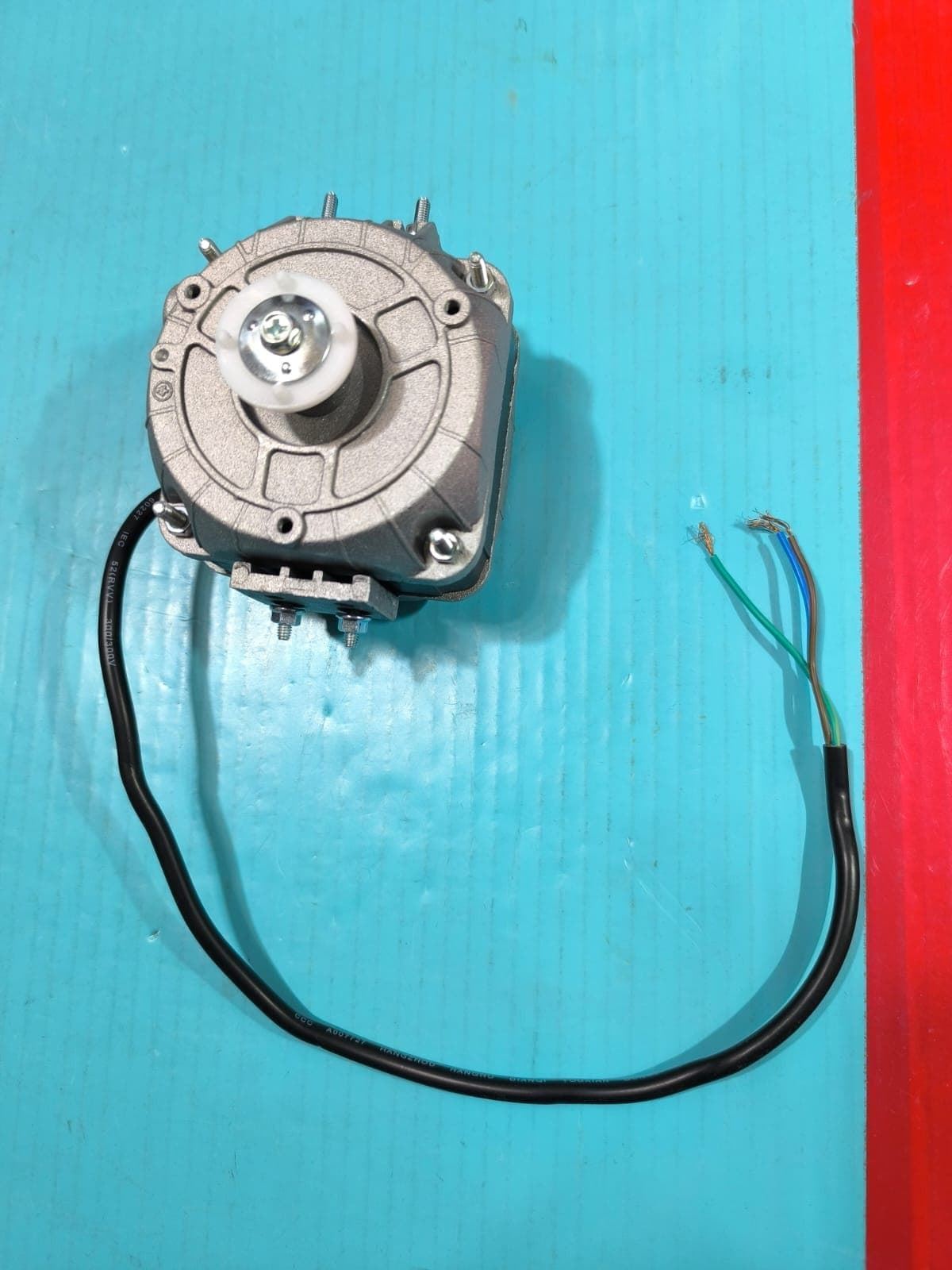 MOTOR FRIGORÍFICO, MOTOR VENTILADOR CONDENSADOR, 10W, 220V, 10/40, 28FR113 - Imagen 1