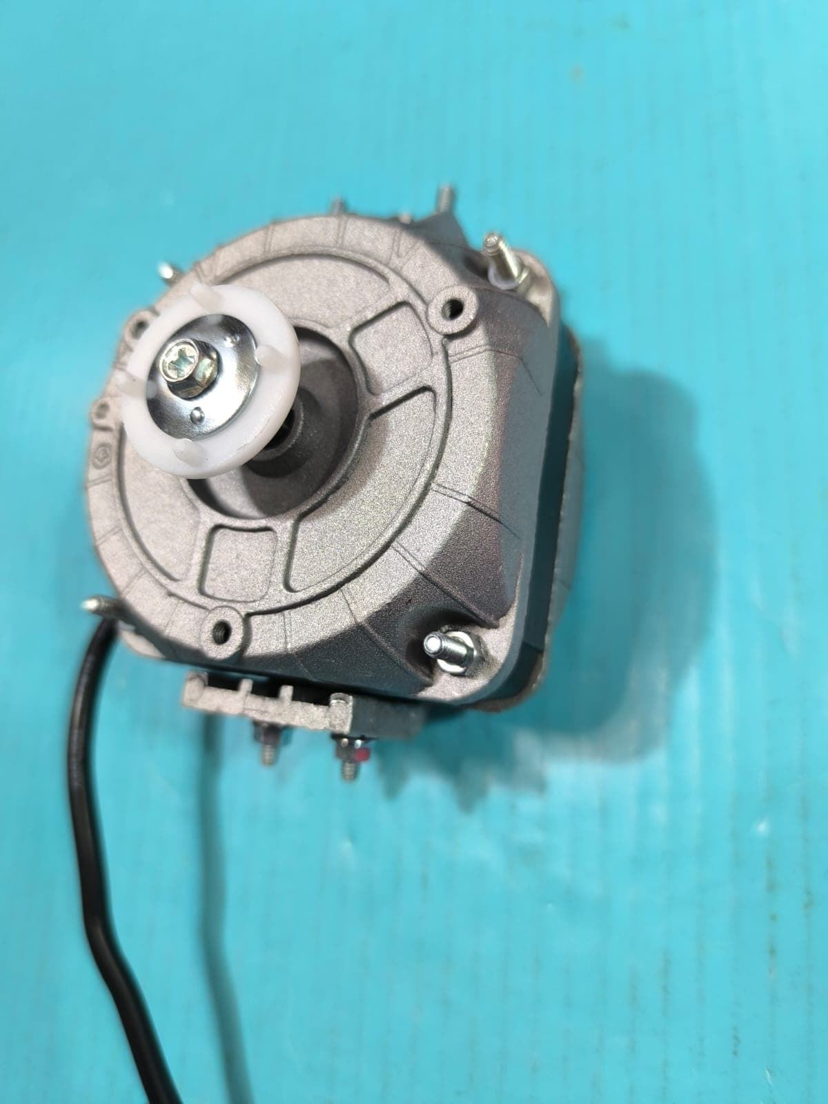 MOTOR FRIGORÍFICO, MOTOR VENTILADOR CONDENSADOR, 10W, 220V, 10/40, 28FR113 - Imagen 2