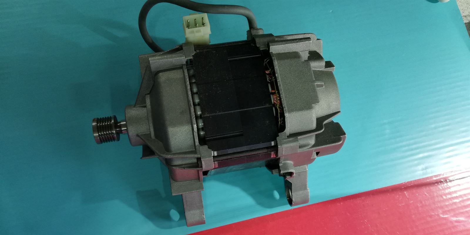 MOTOR LAVADORA AEG, ELECTROLUX, RECAMBIO ORIGINAL, POLEA 26 MM, 645424098 - Imagen 3