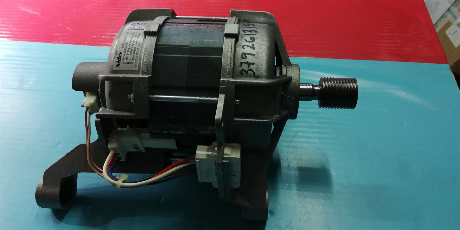 MOTOR LAVADORA AEG, ELECTROLUX, ZANUSSI, 195V, 300 HEZCIOS, 17500RPM, DIAMETRO POLEA 25MM, 12 ESTRIAS, DISTANCIA AMARRE 185/170MM, 3792613154 - Imagen 3