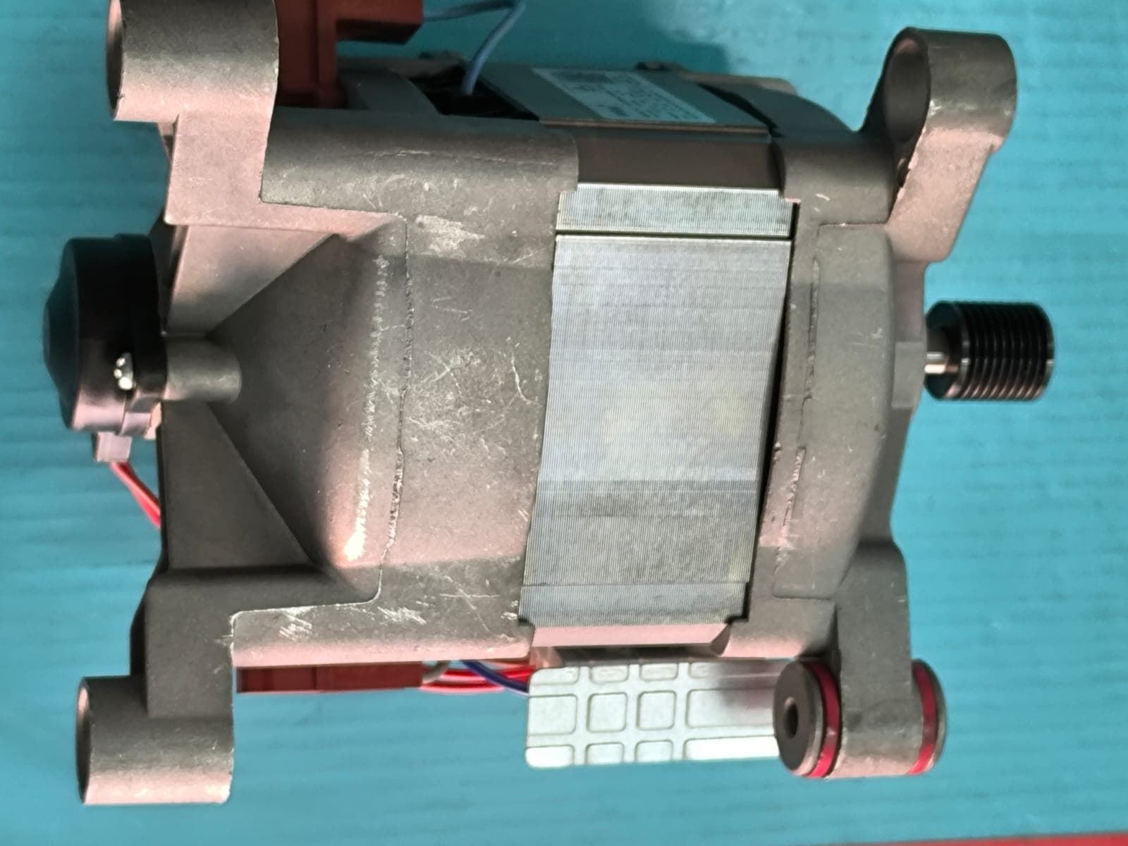 MOTOR LAVADORA QILIVE, MIDEA, MOTOR ESCOBILLAS 9 CABLES, 220V, 350/500W, 500/17000 RPM, WELLING, DIAMETRO POLEA ESTRIADA 24MM, 11002011000103 - Imagen 2