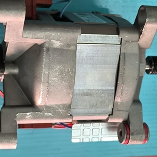 MOTOR LAVADORA QILIVE, MIDEA, MOTOR ESCOBILLAS 9 CABLES, 220V, 350/500W, 500/17000 RPM, WELLING, DIAMETRO POLEA ESTRIADA 24MM, 11002011000103 - Imagen 2