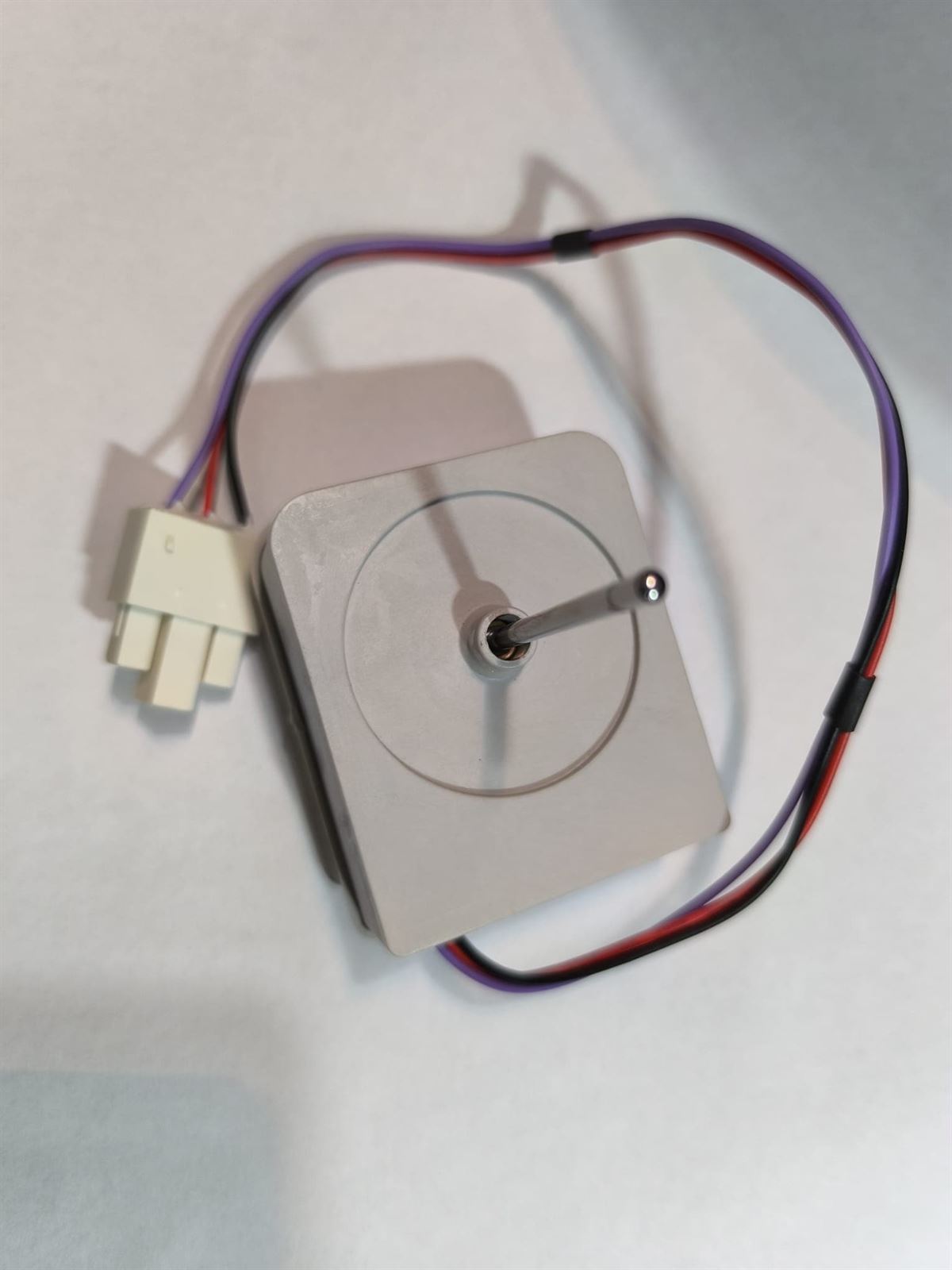 MOTOR VENTILADOR FRIGORIFICO CANDY, HISENSE,  4W, DC 12V, 1450RPM,  Q118296 - Imagen 2