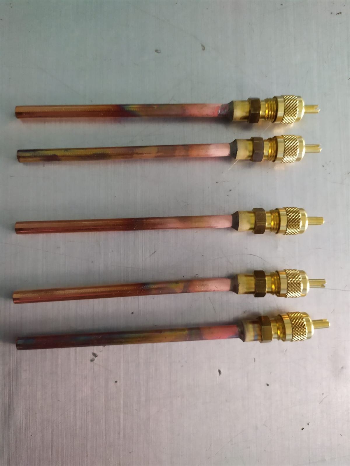 OBUS VALVULA CARGA GAS REFRIGERANTE CON TUBO 1/4", KIT 5 UNIDADES,  6700001002 - Imagen 1