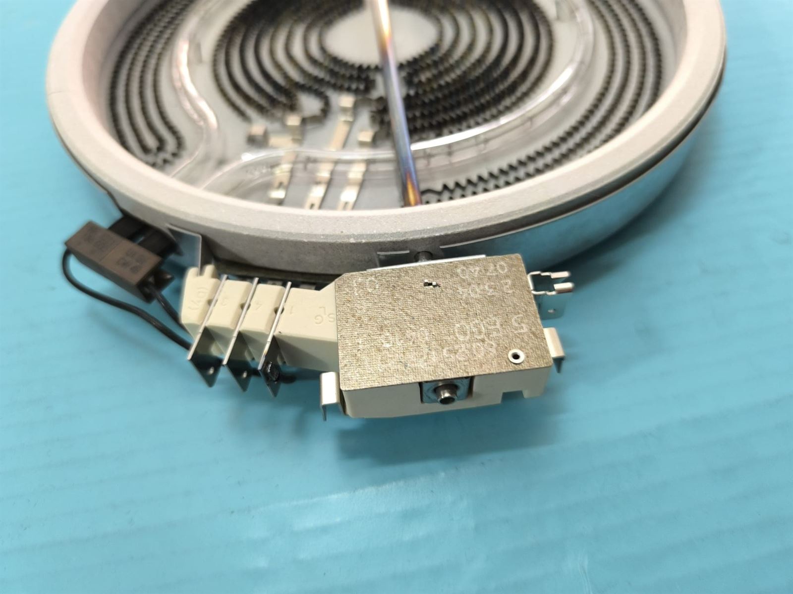 PLACA VITROCERAMICA BOSCH, BALAY, SIEMENS, DIAMETRO EXTERIOR 230 MM, 2400 W, 220V, HALOGENA, CON CALOR RESIDUAL, ORIGINAL EGO, 10.91503.334, 4390302320 - Imagen 2