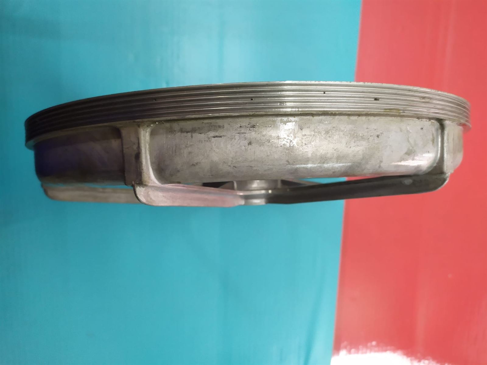 POLEA LAVADORA INDESIT, PARA CORREA PLANA ESTRIADA, DIAMETRO 317 MM, EJE 20X13 MM,  IN104532 - Imagen 3