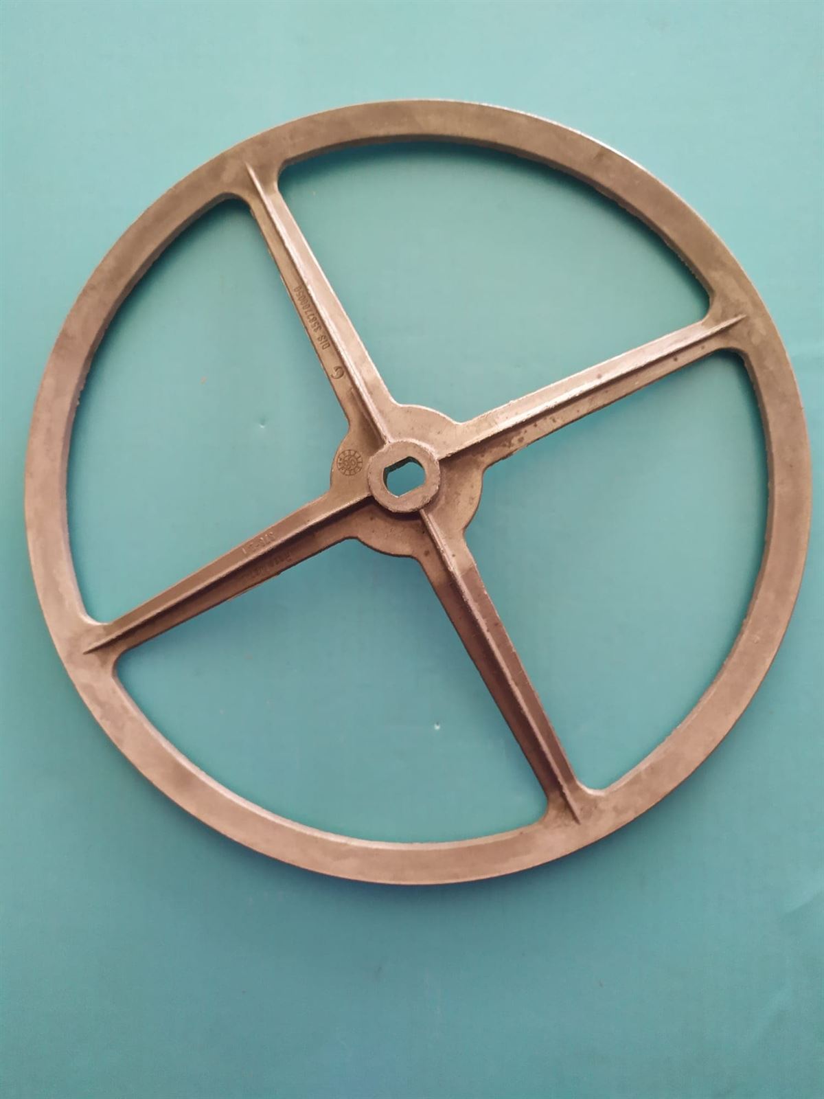 POLEA LAVADORA NEWPOL, OCEAN, CORREA TRAPEZOIDAL 3L, DIAMETRO 330 MM, EJE 16X12 MM,  A312120 - Imagen 1