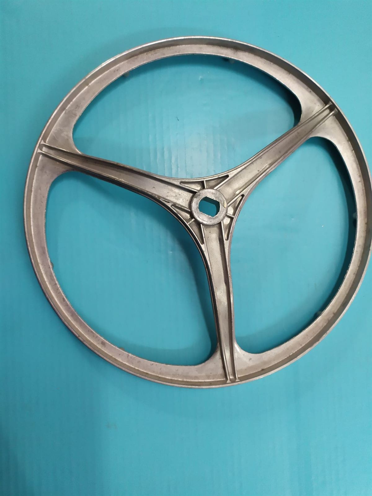 POLEA LAVADORA, WHIRLPOOL, PLANA, DIAMETRO 298 MM, EJE 17X13 MM,  461975007431 - Imagen 1