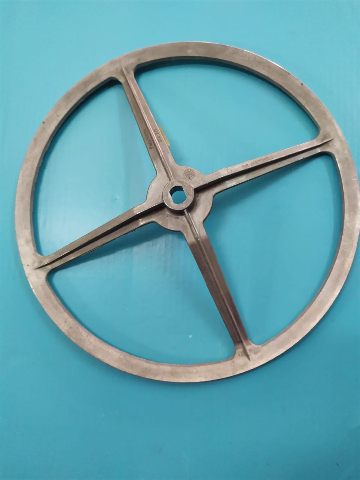 POLEA LAVADORA ZANUSSI, PARA CORREA TRAPEZOIDAL 3L, DIAMETRO 330 MM, EJE 16X12 MM,  A312120 - Imagen 2