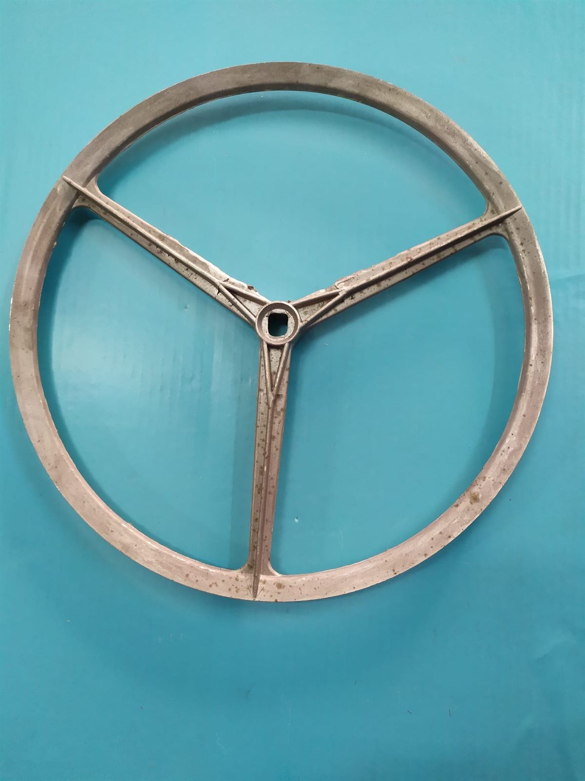 POLEA LAVADORA ZANUSSI, PARA CORREA TRAPEZOIDAL 3L, DIAMTRO 325 MM, EJE CUADRADO 14X14 MM, DL200,  A320180 - Imagen 2