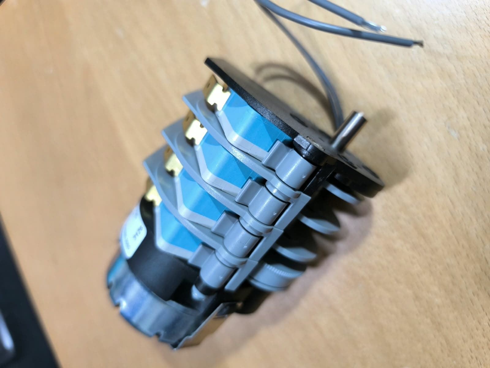 PROGRAMADOR LAVAVAJILLAS SAMMIC, 4 MICROS, 4 CAMARAS, TIEMPO LAVADO 120 SEGUNDOS, CON EJE INICIO CICLO, 230V, 360412 - Imagen 1