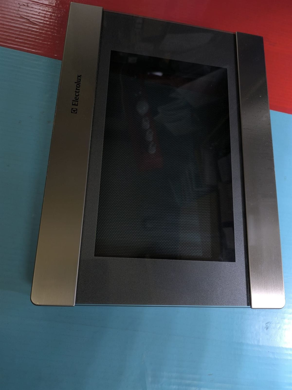 PUERTA MICROONDAS ELECTROLUX, CON DEFECTO ESTETICO, REBAJADA 85%, 50296091007 - Imagen 1