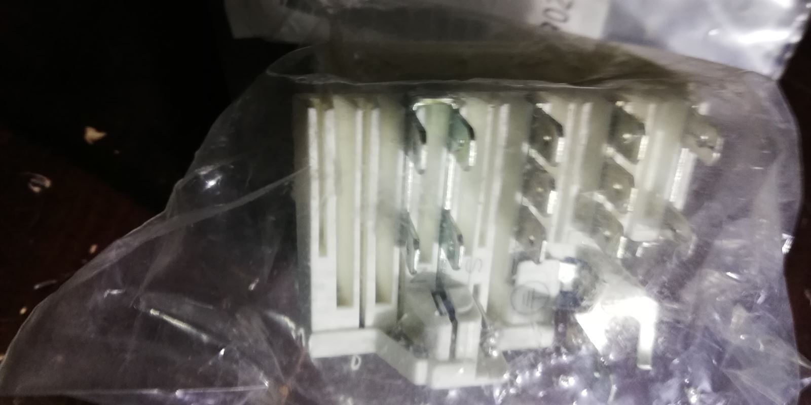 RELE ARRANQUE COMPRESOR FRIGORIFICO, RELE+GUARDAMOTOR, 1/6 CV, 220V, 208 07TX1C4,  A 402526 - Imagen 1