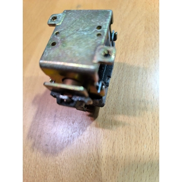 RELE TRIFASICO, 10 CONTACTOS, 220V, 16A, 8996698044600 - Imagen 2