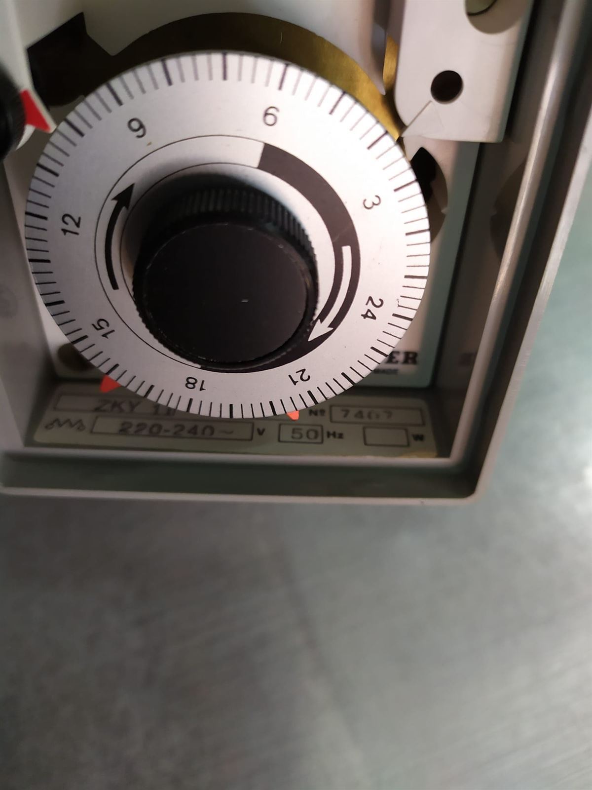 RELOJ PROGRAMADOR SAUTER, 2 ENCENDIDO/APAGADO, 10 A, 220V,   ZKY1T - Imagen 2