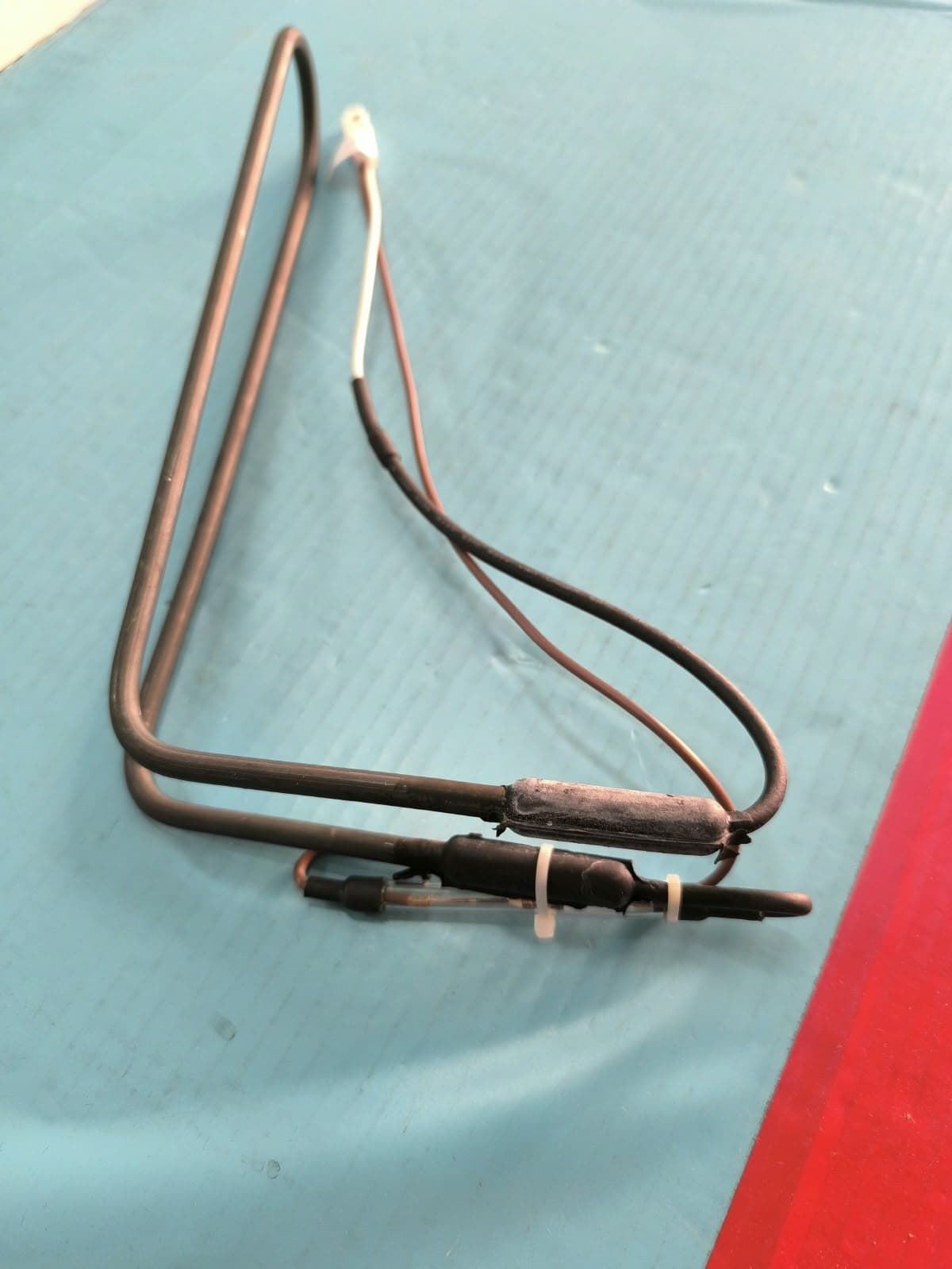 RESISTENCIA DESCONGELACION FRIGORIFICO WHIRLPOOL, INDESIT, RESISTENCIA DESESCARCHE, LARGO 270/150 MM, CABLES 350MM, D397953 - Imagen 1