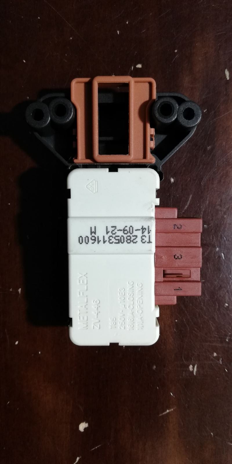 RETARDADOR PUERTA LAVADORA BEKO HTV8633XSO, 7161541600,  2805311700 - Imagen 3