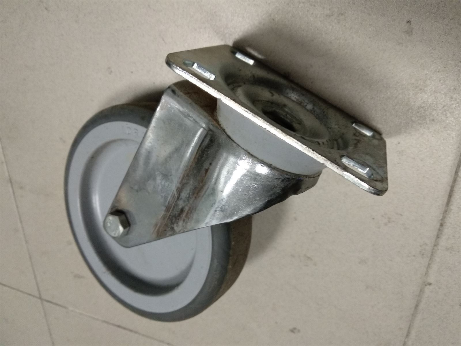 Rueda carro goma gris,  120x30 mm, plataforma 90x70 mm, alto 160 mm, kit 4 unidades,   30126 - Imagen 1