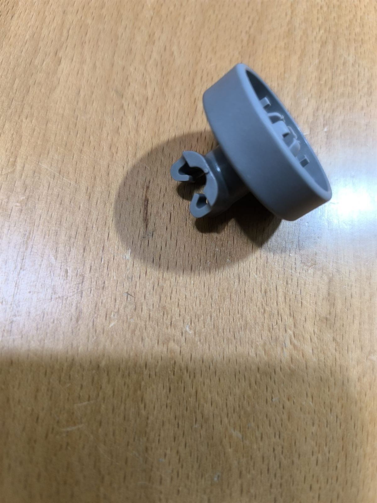 RUEDA CESTO INFERIOR LAVAVAJILLAS SMEG, FAGOR, 767410200 - Imagen 1