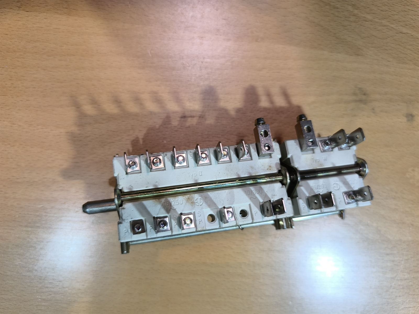 SELECTOR INTERRUPTOR AEG, ROTATIVO, 9 POSICIONES, 8996454064601 - Imagen 1