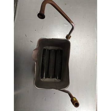 SERPENTIN CALENTADOR CORBERÓ 5 LITROS, FAGOR, CGI135,  CONEXION MACHO 3/8, 3/8 HEMBRA, 220X160X180/340MMA, CON PEQUEÑO GOLPE QUE NO AFECTA AL FUNCIONAMIENTO,  A370018 - Imagen 1