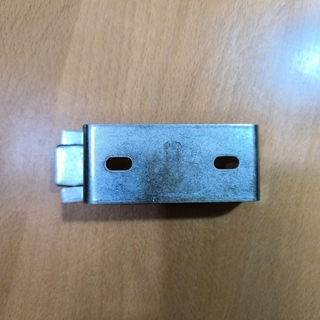 SOPORTE CHAPA GALVANIZADA, ESPESOR 2MM, LARGO 94 / 78MM, ANCHO 33MM, TALADROS 47MM, 11221 - Imagen 1