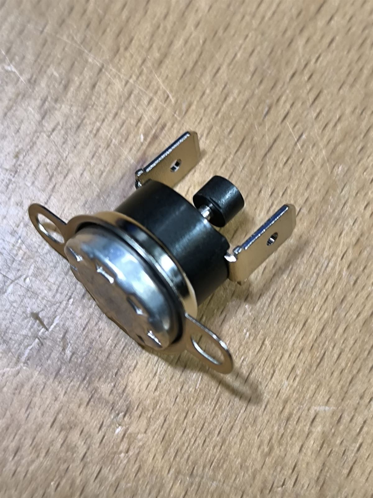 TERMOSTATO CALDERA CALENTADOR RADIADOR, TIPO KLIXON, 110 ºC, NORMAL CERRADO, CON REARME MANUAL, DIAMETRO 16MM, DISTANCIA TORNILLOS SUJECCION 25MM, A390717 - Imagen 1