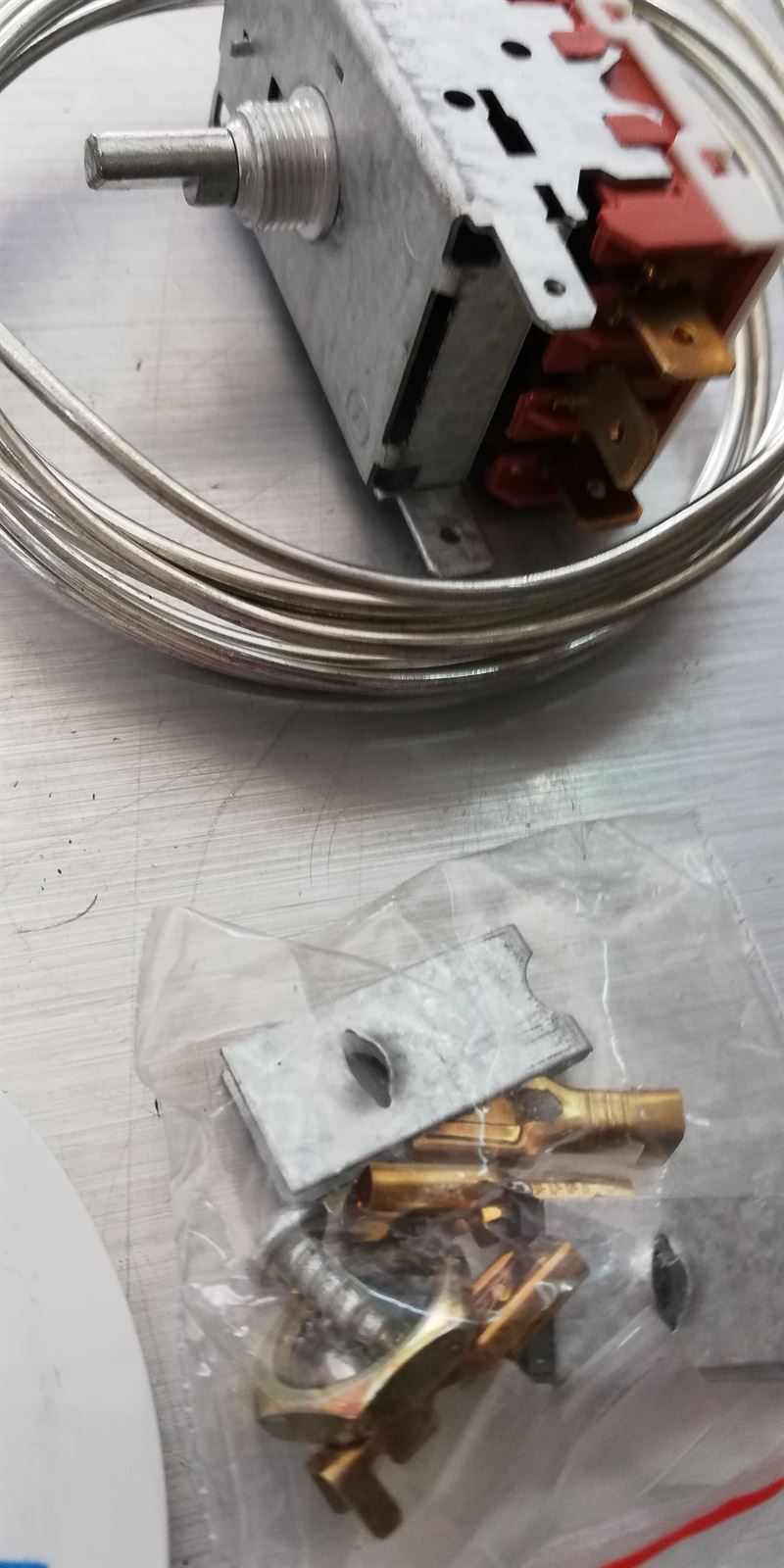 TERMOSTATO CONGELADOR CON SEÑAL DE ALARMA,  3 CONTACTOS, -34 ºC, CAPILAR 2000MM, KIT DE 3 UNIDADES,  VS5A, K54-P1102A, C00252672, 482000084835 - Imagen 1