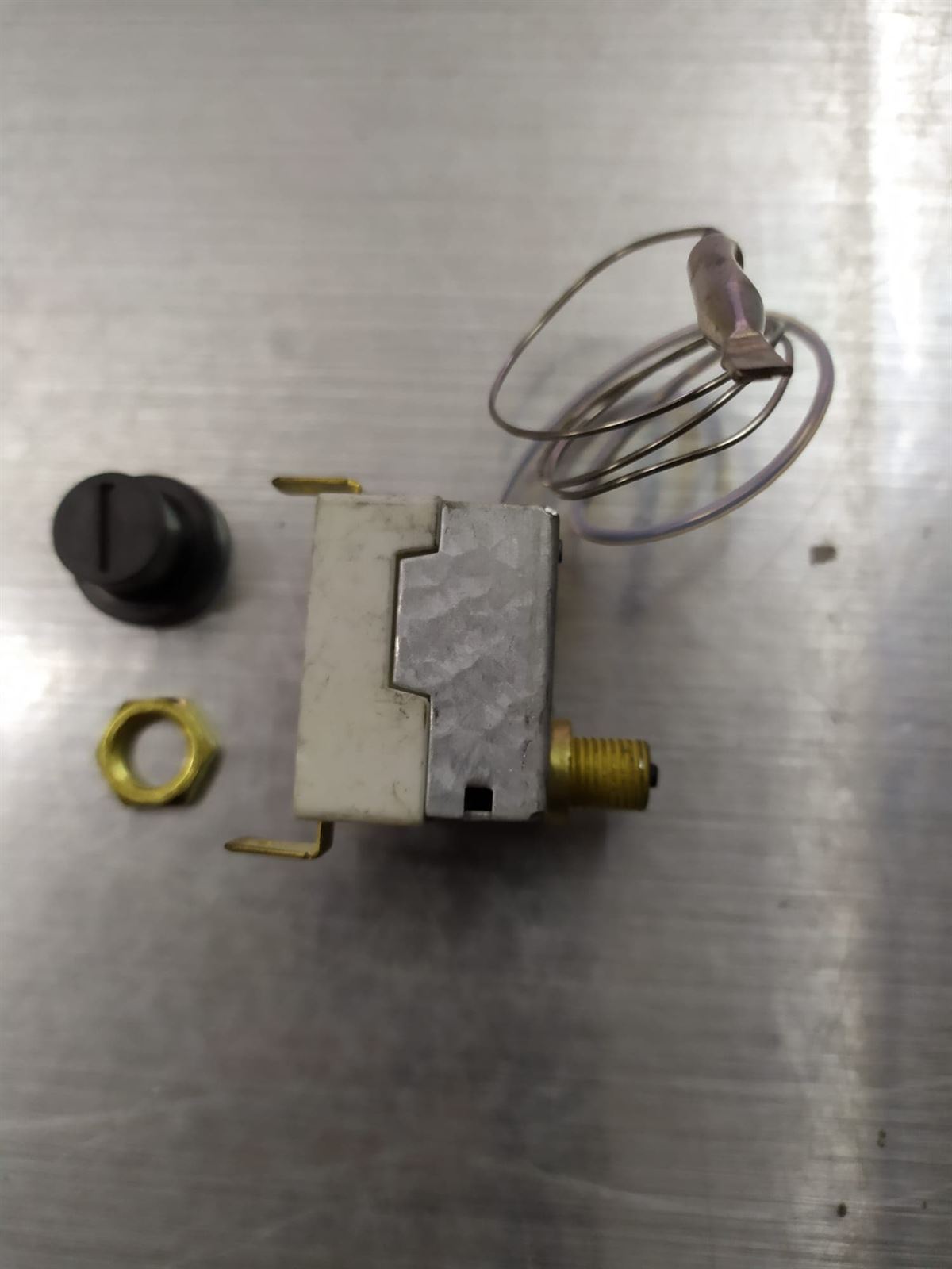 TERMOSTATO SEGURIDAD FREIDORA, 16 AMPERIOS, 250 VOLTIOS, 230ºC, REARME MANUAL, SONDA 5MM, CAPILAR 480MM,  AA390970 - Imagen 1