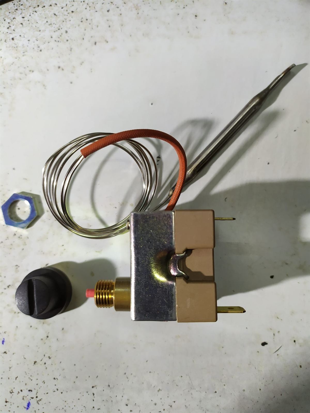 TERMOSTATO SEGURIDAD FREIDORA, CAPILAR 1000MM, 240ºC,  16 AMPERIOS, REARME MANUAL, 4610040240 - Imagen 1