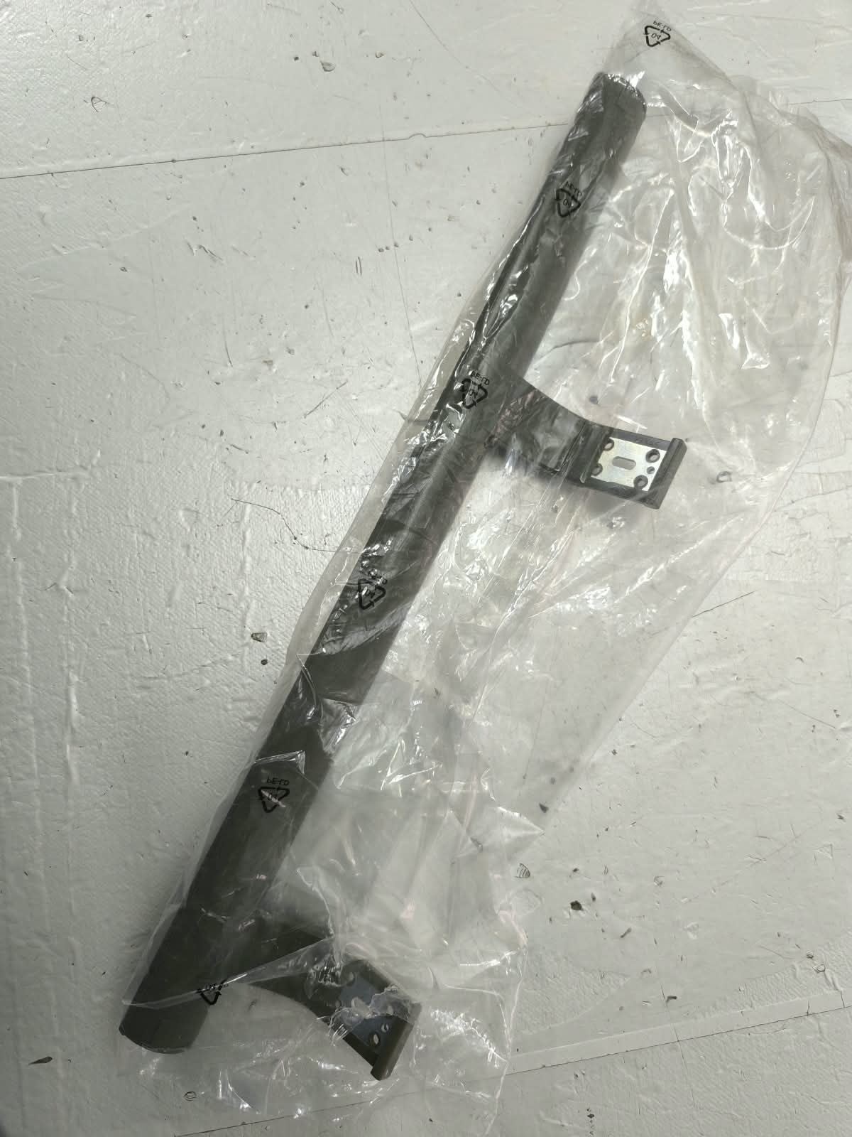 TIRADOR PUERTA FRIGORIFICO ELECTROLUX, ASA PUERTA CONGELADOR, DISTANCIA AGUJEROS AMARRE 260MM, 2636027084 - Imagen 1