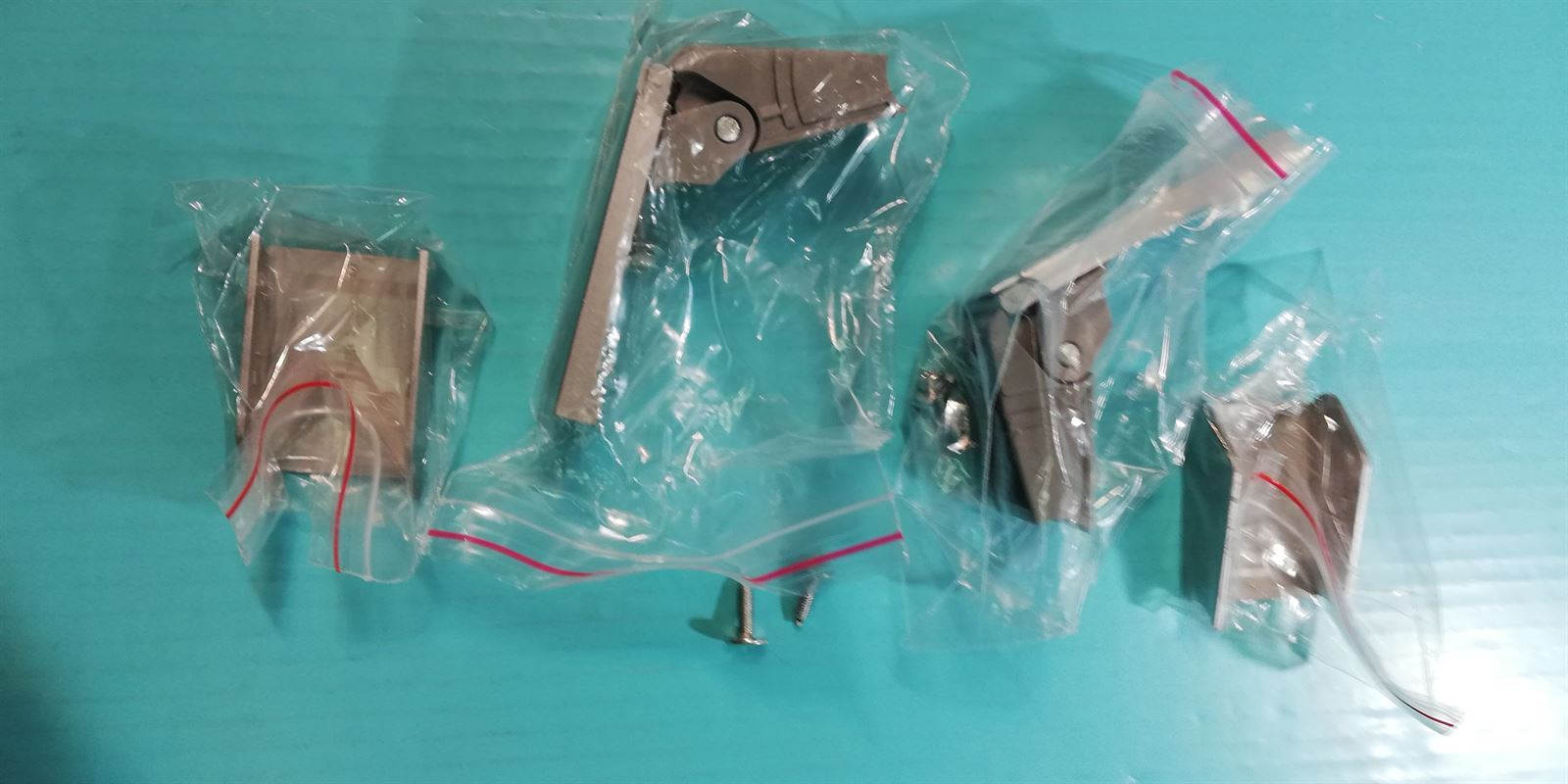 TIRADOR PUERTA FRIGORIFICO LIEBHERR, KIT REPARACION TIRADOR, RECAMBIO ORIGINAL, 959018000 - Imagen 1