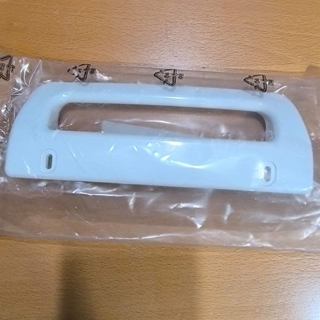 TIRADOR PUERTA FRIGORIFICO ZANUSSI, DISTANCIA TORNILLOS SUJECCION 133MM, RECAMBIO ORIGINAL,  2236231011 - Imagen 2