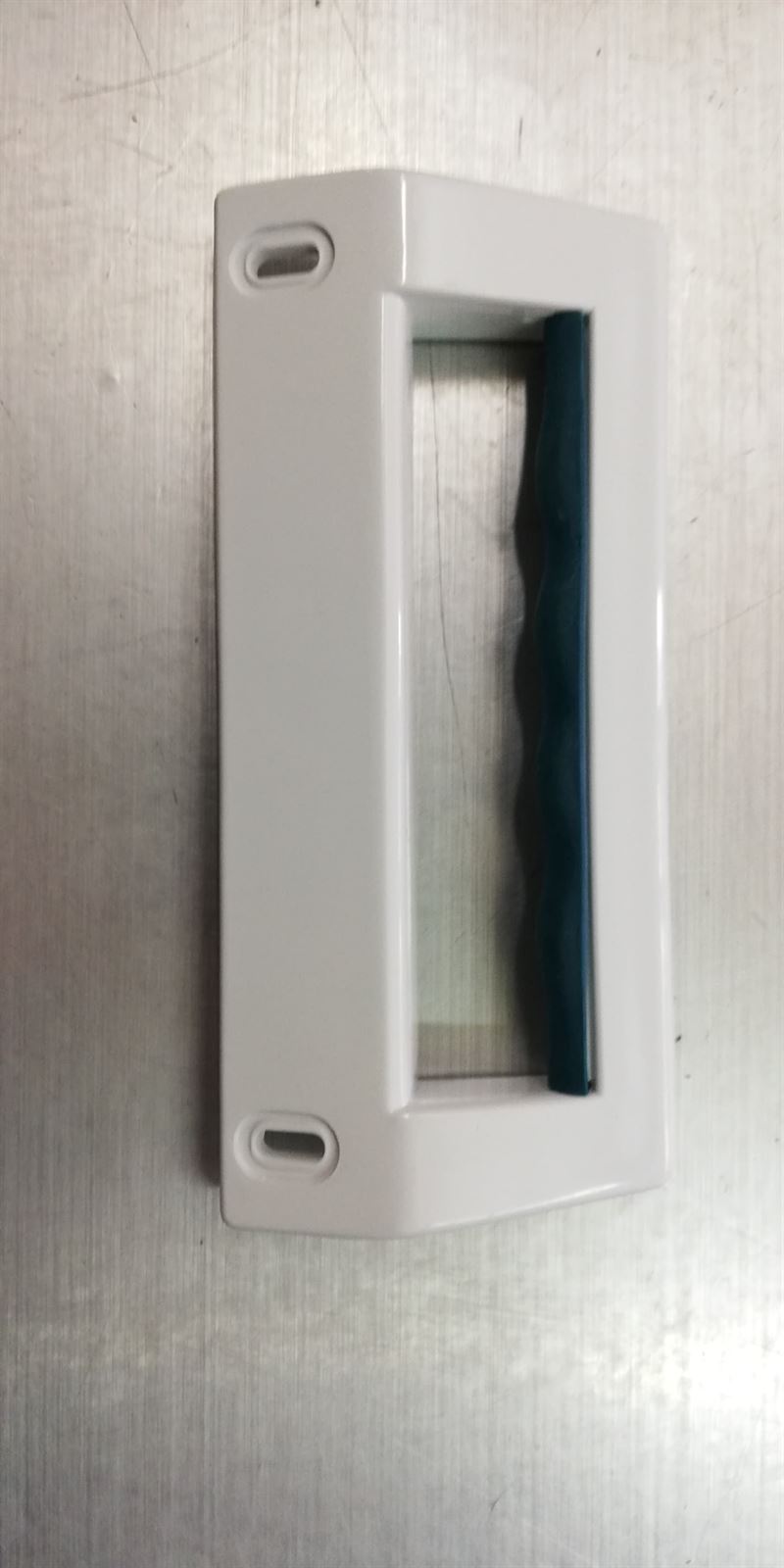 TIRADOR PUERTA FRIGORIFICO ZANUSSI, RECAMBIO ALTERNATIVO, distancia entre tornillos 132mm,  A144788 - Imagen 2