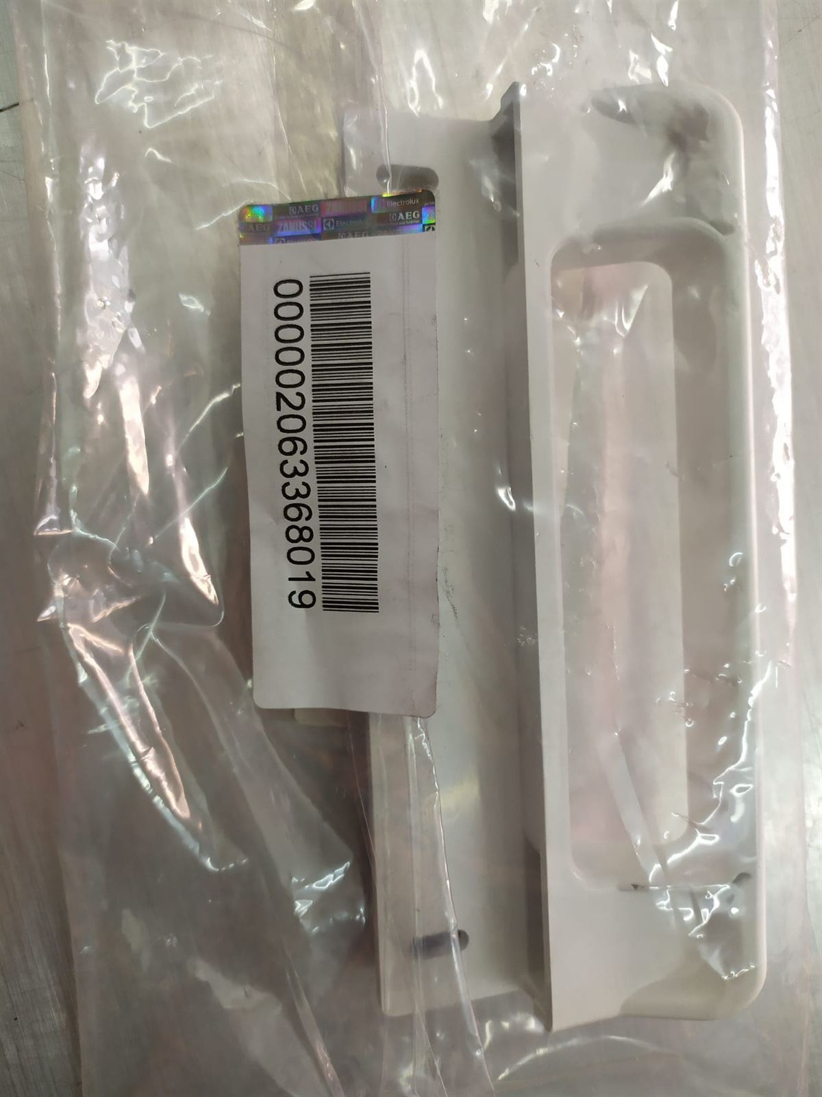 TIRADOR PUERTA FRIGORIFICO ZANUSSI, RECAMBIO ORIGINAL, distancia entre tornillos 132mm,  A144788 - Imagen 1