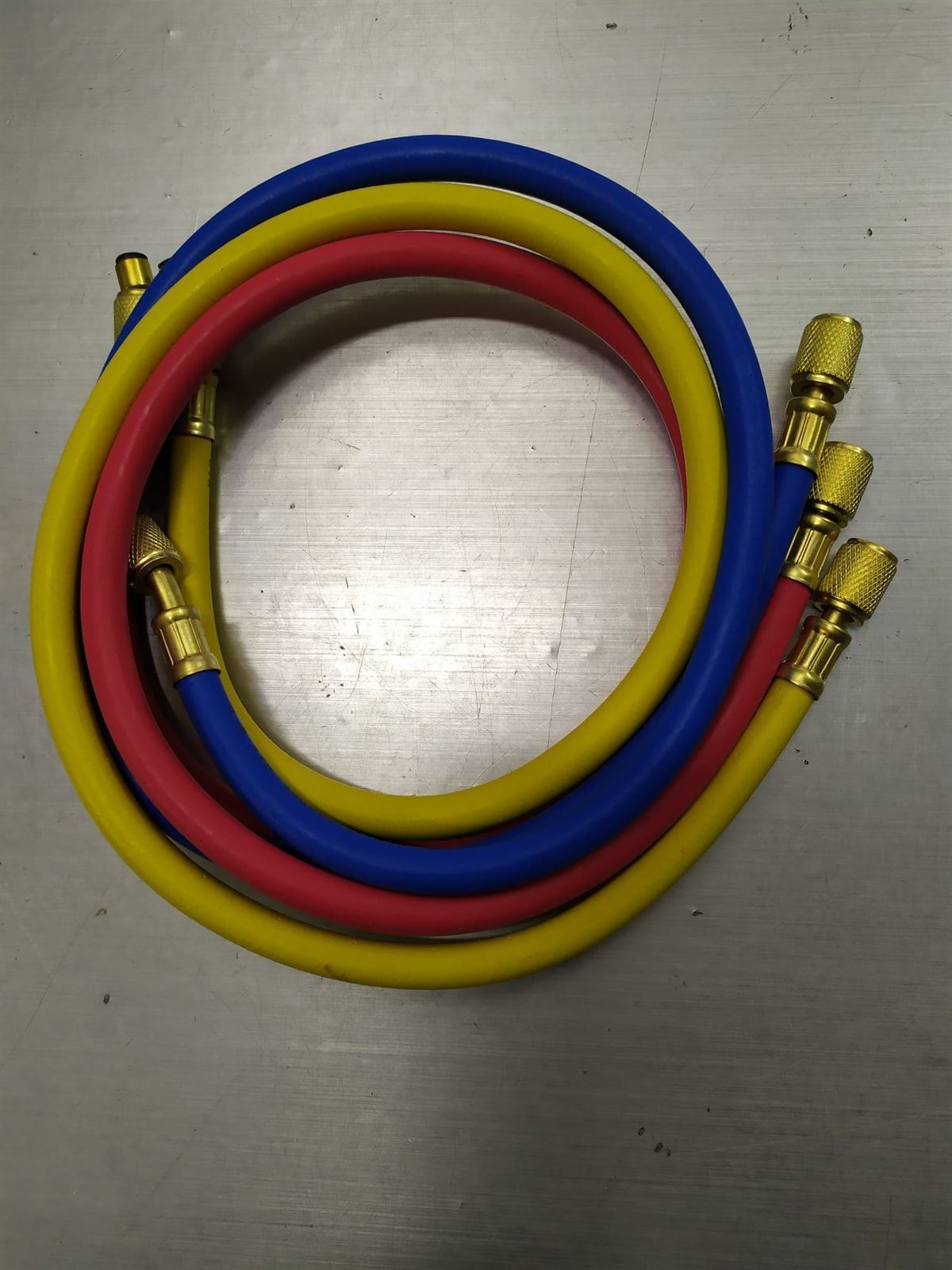 TUBO MANGUERA CARGA, GASES REFRIGERANTES, KIT 3 UNIDADES, 1/4,  LARGO 900MM, VF362 - Imagen 1