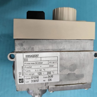 VALVULA FREIDORA TERMOSTATICA, GAS, CON SONDA ROSCABLE, 120/200 ºC, ENTRADA 1/2, SALIDA 3/8 PULGADA, CAPILAR 800MM, TERMOPAR M9, PILOTO M10, 0710740 - Imagen 1